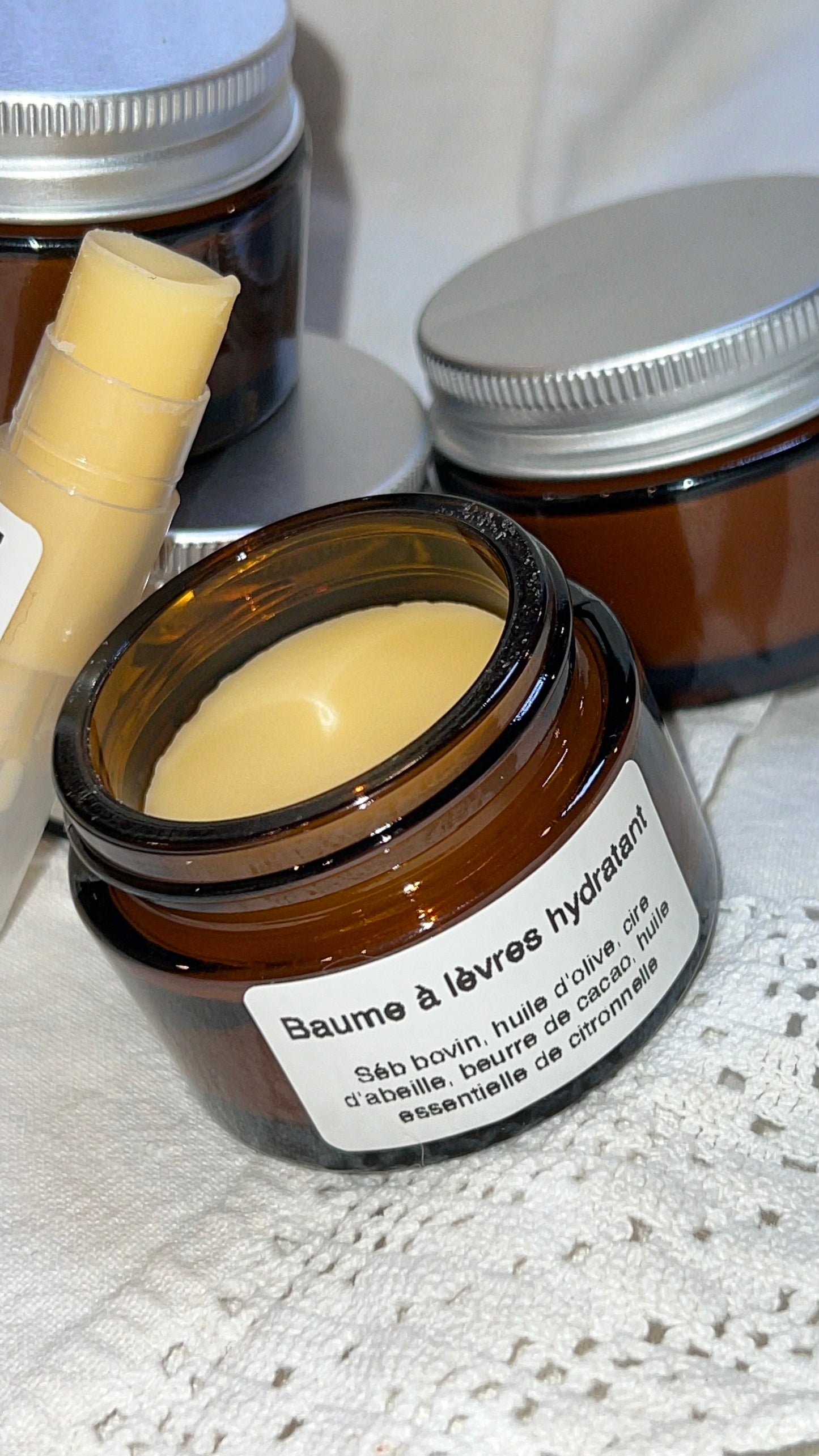 Bálsamo labial hidratante em boião